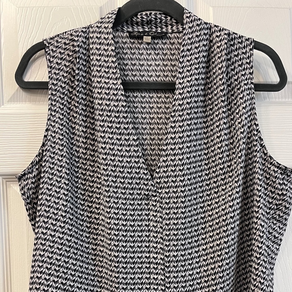 Rose & Olive, Large, Sleeveless Tunic